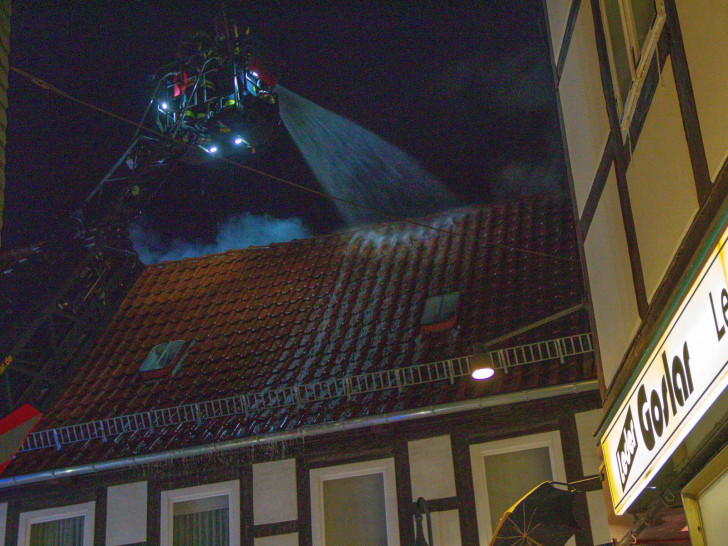 Das Feuer war im Dachbereich ausgebrochen. Fotos: Feuerwehr Goslar