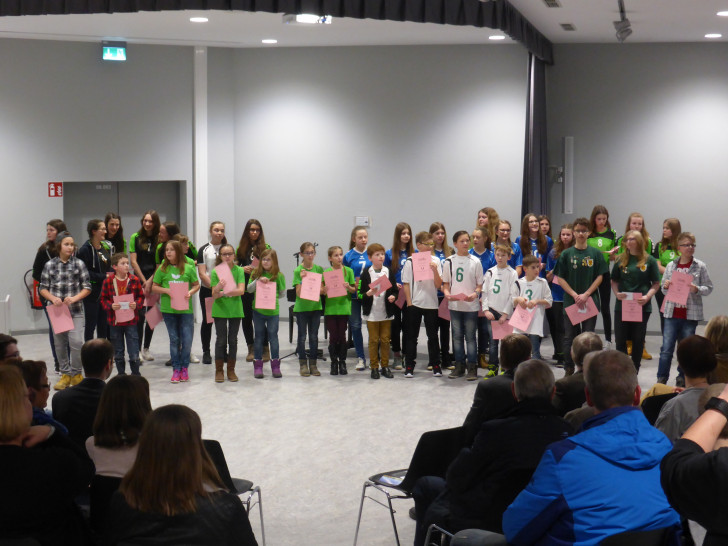 Kinder und Jugendliche freuen sich über Auszeichnungen. Foto: Stadtjugendring Langelsheim