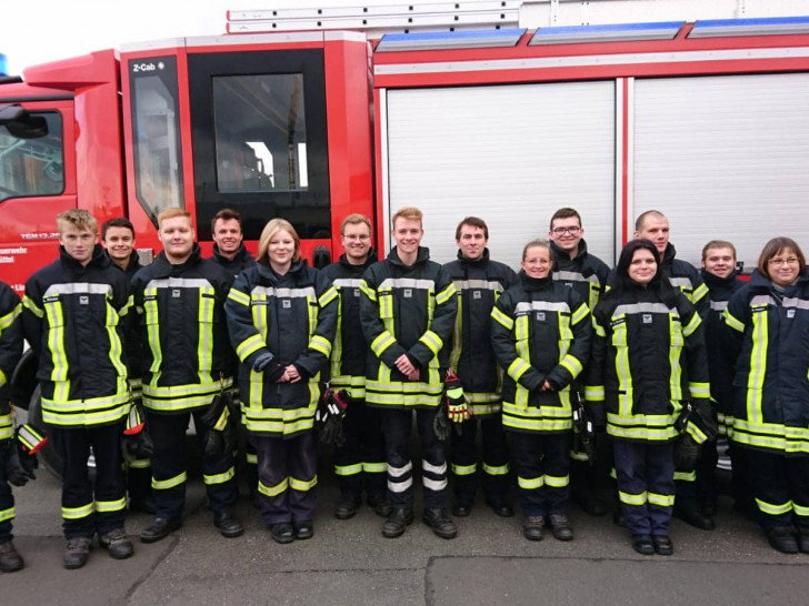 Gruppenbild der Lehrgangsteilnehmer mit Stadtausbildungsleiter Lars Markwardt (rechts im Bild). Foto: Feuerwehr Wolfenbüttel