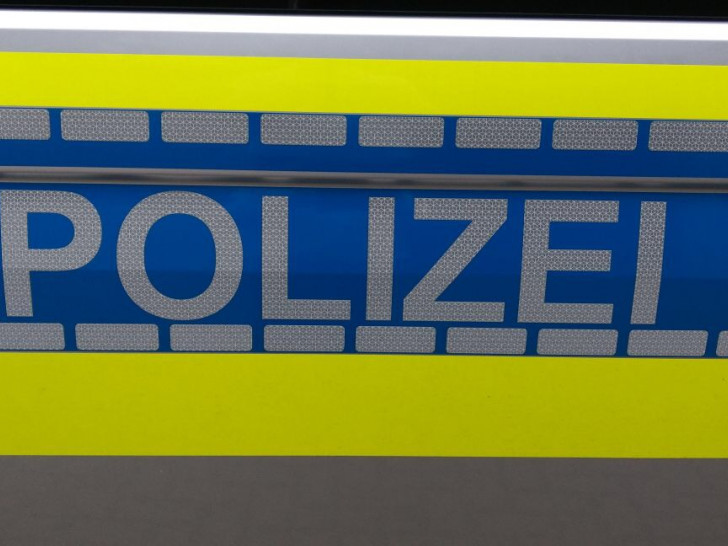 In Wolfsburg und Helmstedt gab es für die Polizei einiges zu tun. So wurde beispielsweise ein Feuerwehrmann mit Silvesterraketen beschossen. Symbolfoto: Anke Donner 
