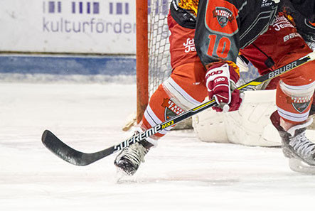 Im Wurmbergstadion in Braunlage wird am Samstagnachmittag der älteste Eishockey-Spieler der Welt ausgezeichnet. Symbolfoto: Sporfoto BS