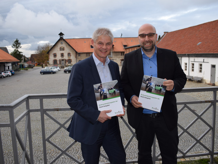 von links: Oberbürgermeister Frank Klingebiel und Stadtrat Eric Neiseke. Foto: Stadt Salzgitter