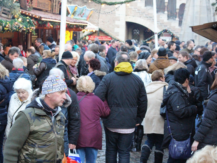 Der Weihnachtsmarkt lockt derzeit wieder viele Besucher in die Innenstadt. Foto: Archiv/Max Förster