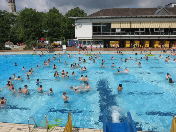 Am 14. Juli findet im Freibad Bürgerpark die Wasserrutschmeisterschaft
 statt. Foto: Stadtbad Braunschweig Sport und Freizeit GmbH