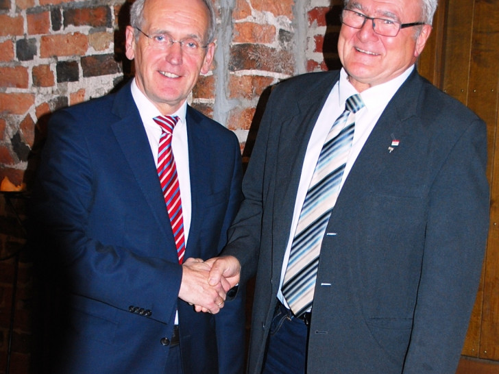 vdw-Chef Heiner Pott und der ehemalige GWG-Aufsichtsrat Siegfried Riechers. Foto: GWG
