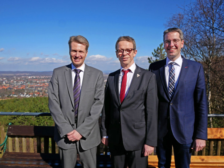 Dr. Jan Arning (Hauptgeschäftsführer Niedersächsischer Städtetag), Klaus Mohrs (Vorsitzender Oberbürgermeisterkonferenz) und Dr. Oliver Junk (Oberbürgermeister Goslar). Foto: Alexander Panknin