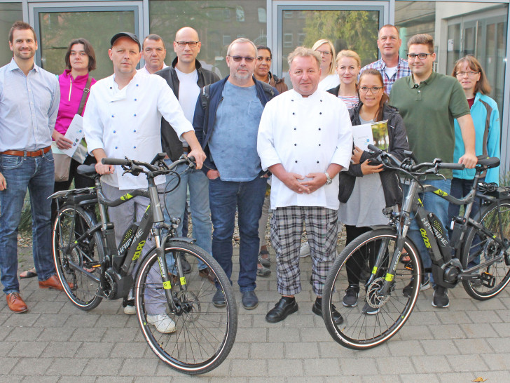 E-Bike-Pendeln: Zwölf Mitarbeiterinnen und Mitarbeiter des Städtischen Klinikums tauschen für zunächst vier Wochen das Auto gegen das Fahrrad ein. Foto: Städtisches Klinikum Wolfenbüttel