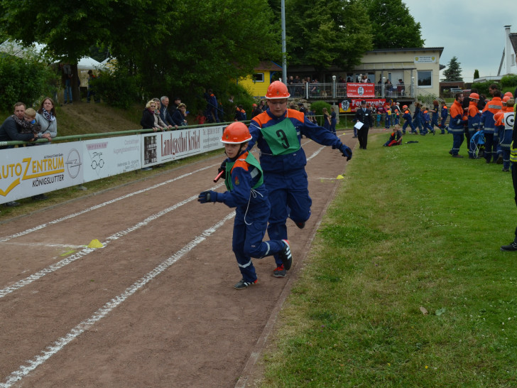 Am heutigen Sonntag fand ab 08.30 Uhr in der Schulsportanlage der Grundschule Destedt der Kreiswettbewerb der Jugendfeuerwehren aus dem Landkreis Wolfenbüttel statt. Foto: Marcus Kordilla