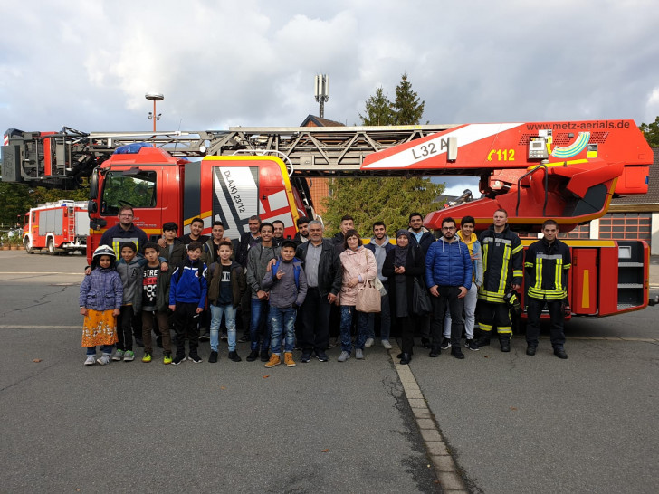 Anlässlich eines Projekts des Bildungs- und Interkulturellen Zentrums und der Freiwilligenagentur besuchten Kinder und Jugendliche mit Migrationshintergrund die Feuerwache in Goslar. Fotos: BIZ e.V. Goslar