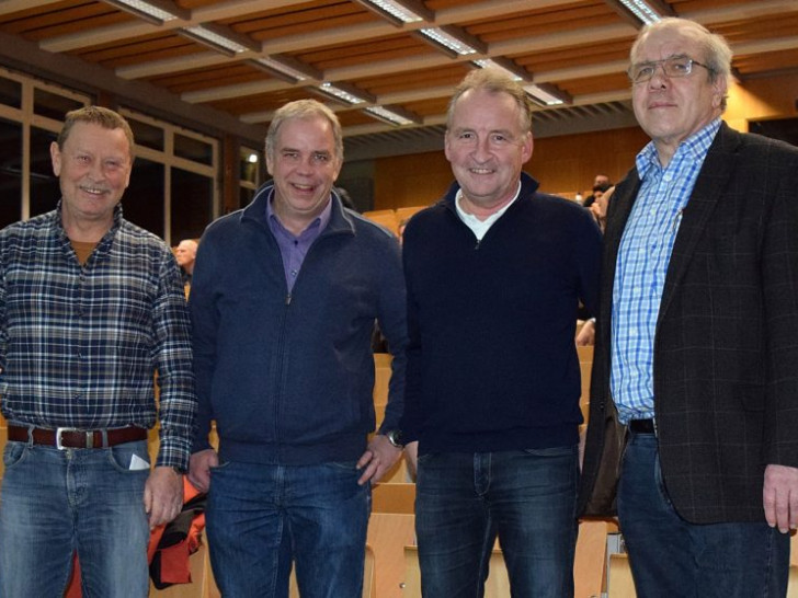 Joachim Wojtke, stellv. Vorsitzender des NFV Kreises Nordharz; Christian Biel, Schiedsrichter-Lehrwart des NFV Kreises Nordharz, Lutz Wagner; Joachim Ren, Vorsitzender des Schiedsrichterausschusses des NFV Kreises Nordharz (v.l.n.r.). Foto: NFV
