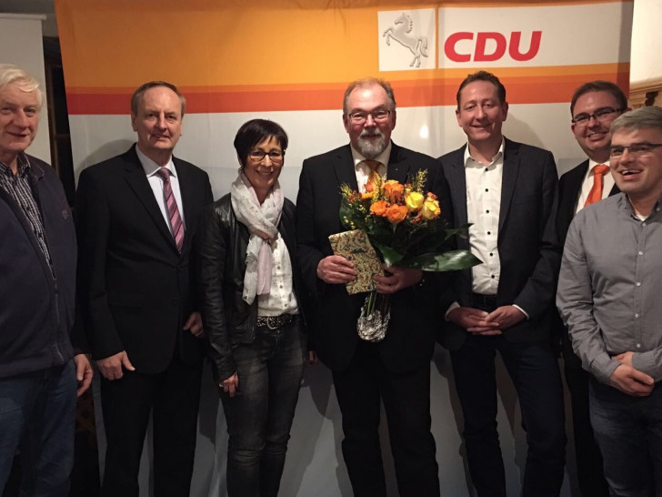Hans-Peter Dreß erhielt nicht nur Blumen, sondern auch vollste Unterstützung seiner Parteikollegen. Foto: CDU