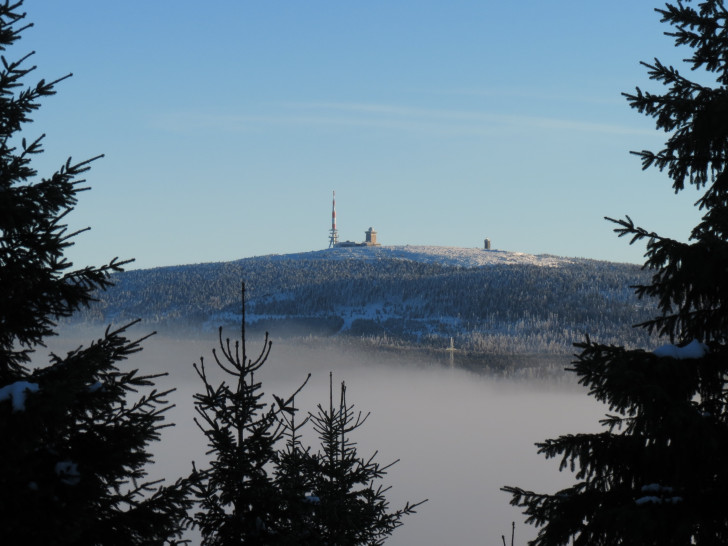 Der Brocken im Nebel. Foto: Walter Wimmer