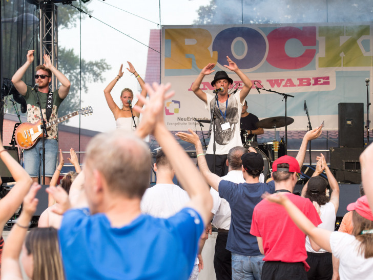 Von cool bis höllisch heiß, so kündigt der Veranstalter das neunte inklusive Musikfestival „Rock an der Wabe 2017“ an. Fotos: Klaus G. Kohn