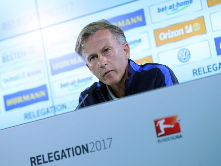 Cheftrainer Andries Jonker wünscht sich ein 6:0 gegen Braunschweig. Foto: Agentur Hübner

