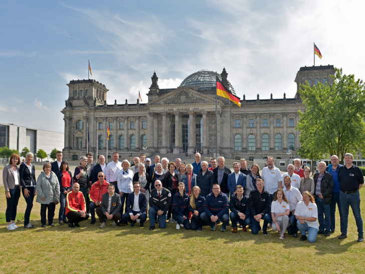  50 Personen aus dem Kreis Helmstedt–Wolfsburg sind der Einladung des SPD-Bundestagsabgeordneten Falko Mohrs gefolgt. Foto: Bundesregierung/Atelier Schneider