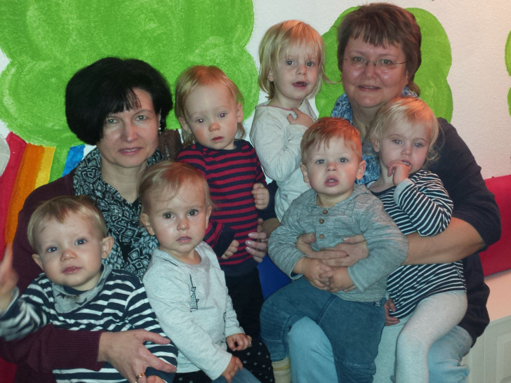 Die Tagesmütter und Kinder der Großtagespflege „Mäusenest“. Foto: Landkreis Wolfenbüttel

