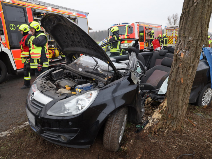 Die Fahrerin des Unfallautos wurde in ein Krankenhaus gebracht.

Foto: Rudolf Karliczek