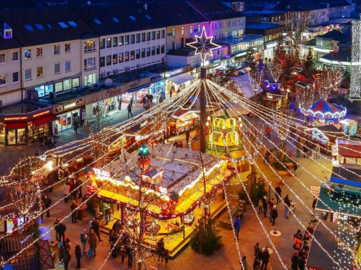 Den Wolfsburger Weihnachtsmarkt kann man in diesem Jahr auch von oben erleben. Foto Janina Snatzke