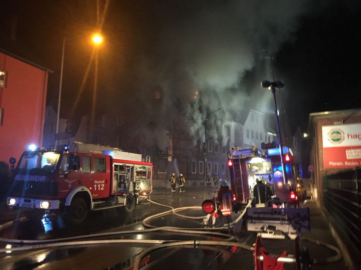 Was war der Grund für das verheerende Feuer in der Zickerickstraße? Nun ermitteln Polizei und Staatsanwaltschaft. Foto: Aktuell24 (KR)
