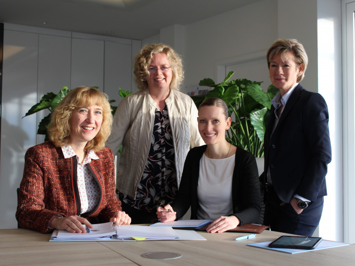 Julia Gaulke (Abteilungsleiterin Finanz- u. Rechnungswesen), Vera Steiner (Kfm. Geschäftsführerin), Christine Rudek (Abteilungsleiterin Mess- und Datenmanagement), Kerstin Hecker (Abteilungsleiterin Marketing) (v. li.). Foto: Stadtwerke Wolfenbüttel GmbH