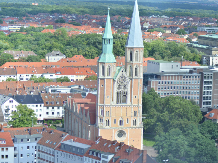 Das neue Programm der Bürgerstiftung ist nun erhältlich. Interessierte können so auf Entdeckungsreise durch Braunschweig gehen. Foto: Sandra Zecchino 