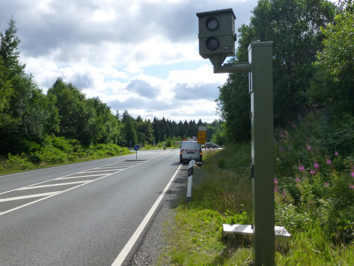Am Ende der Woche versetzt der Landkreis Goslar die Geschwindigkeitsmessanlage vom Kreisel Braunlage Süd an die B 82n. Foto: Landkreis 
