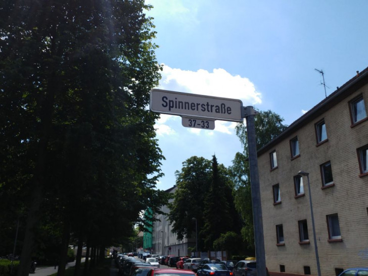 Die Spinnerstraße soll ein Zusatzschild bekommen. Foto:  Alexander Panknin