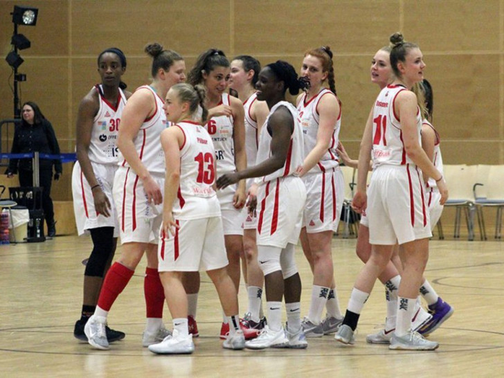 Mit Biss zum Erfolg: Die Spielerinnen des Wolfpack Wolfenbüttel. Foto: Maschauer/Archiv; Text: Frederik Dippe