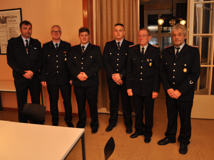 Die Feuerwehr Hachum traf sich zur Jahreshauptversammlung. Von links: Foto ( privat ) von links:
O. Danz, J. Ebers, A. Lubera, M. Sollich, K.-H. Weilbier, D. Eggelsmann Foto: Privat