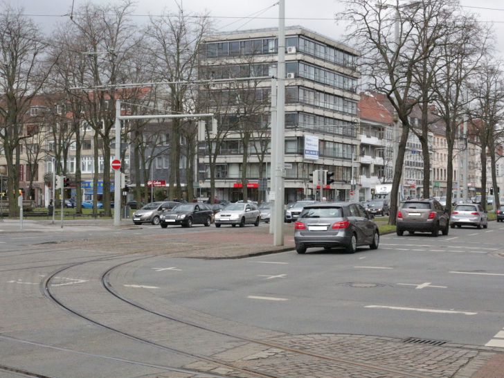 Die Sanierung der Straßenbahnschienen am Hagenmarkt wird auch für die Autofahrer Konsequenzen haben. Foto: Robert Braumann