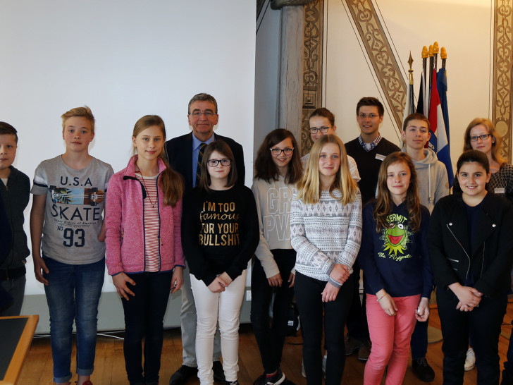 Auch Bürgermeister Thomas Pink nahm sich Zeit, um die Schülern zu begrüßen. Foto: Stadt Wolfenbüttel