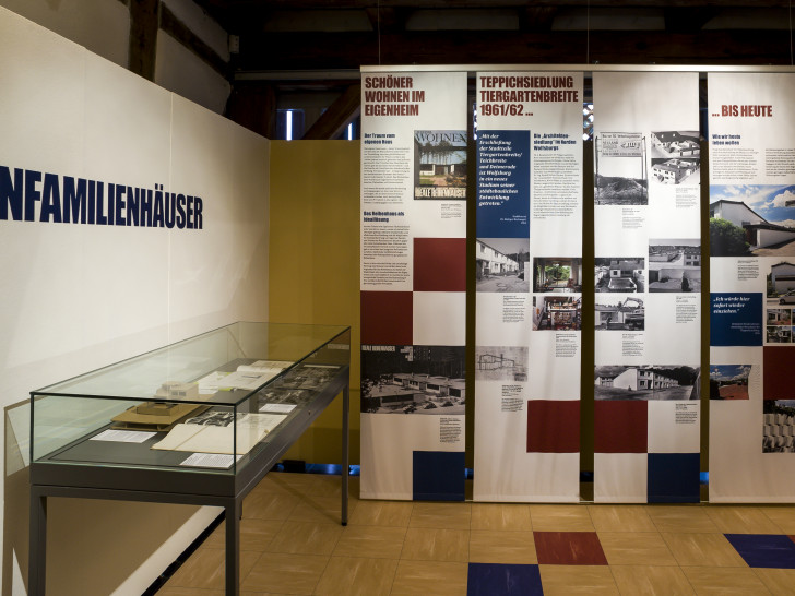 Ausstellung „Wie man eine Stadt entwickelt. Planen, Bauen und Wohnen in Wolfsburg 1960 und heute“, Stadtmuseum Schloss Wolfsburg, noch bis zum 22. Januar 2017 zu sehen. Foto: Peter Riewaldt.