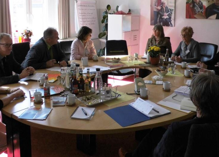 Zu den ausführliche Beratungen im Hospiz-Verein kamen CDU-Politiker und Ehrenamtliche zusammen. Foto: Andreas Meißler