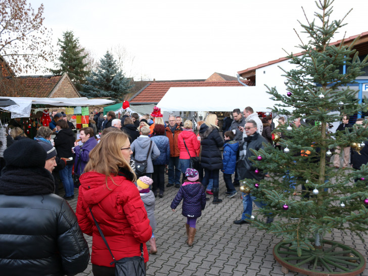 Der Altdeutsche Weihnachtsmarkt lockt für gewöhnlich viele Gäste nach Fümmelse. Foto: Werner Heise