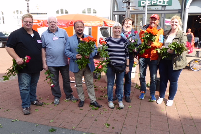 SPD verteilte 750 Rosen. Foto: Siegfried Hauptstein