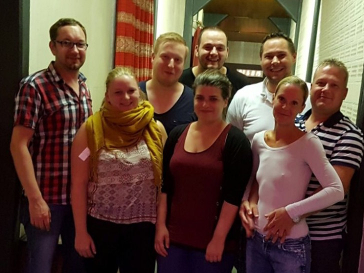 Der Kegelclub "Die Unfassbaren: Frederike Kastellan, Gast Imke Schwartz, Eva Hering, Michael Hofmann, Dennis Dube, Marcel Hänschen, Manfred Jäkel. Es fehlt: 
Melanie Röver. Foto: Privat
