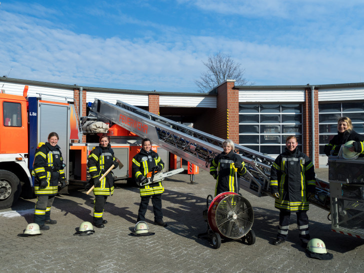 Frauen aus der Ortsfeuerwehr Wolfenbüttel erzählen anlässlich des Weltfrauentags ihre Erfahrungen in der Feuerwehr. Fotos: Feuerwehr Wolfenbüttel