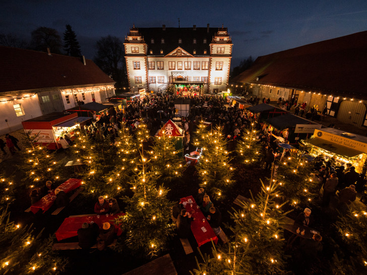 Der Adventstreff vor dem Schloss Salder. Foto: Stadt Salzgitter