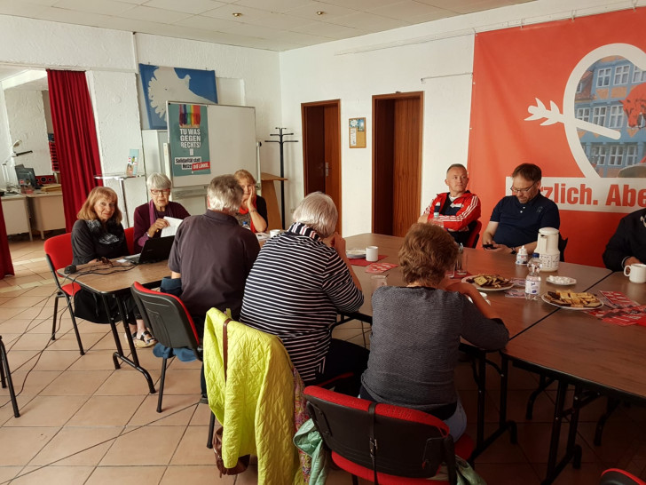 Der Verein Jahres Zeiten hielt einen Vortrag im roten Pavillon.

Foto: Orsverband "Die Linke" Wolfenbüttel