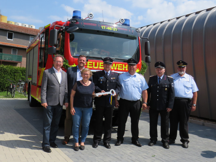 Die Feuerwehr Flechtorf freut sich über ihr neues Fahrzeug. Foto: Gemeinde Lehre