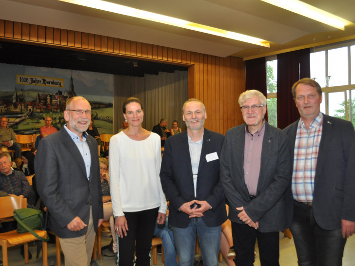 Bei der Regionalkonferenz Sucht im Haus Hagenberg (v.l.:. Henning Eschemann, Geschäftsführer des Paritätischen Braunschweig, Anke Nickel, Mitarbeiterin im Sozialdienst, Christian Meininghaus, Heimleiter Haus Hagenberg, Michael Lindauer vom Altstadttheater Hornburg sowie Andreas Hillebrand von den Guttemplern. Foto: Paritätischer Braunschweig