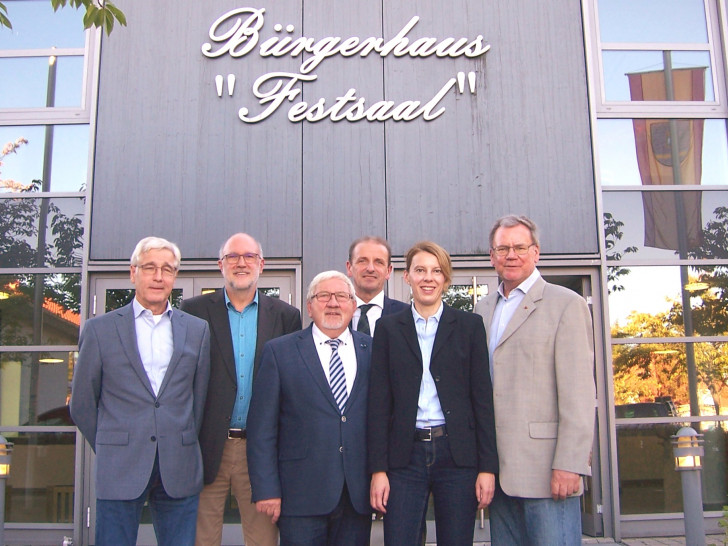 Der Regionalverband tagte im Bürgerhaus Lengede mit Wolfgang Belte (von links), Verbandsvorsitzendem Detlef Tanke, Hans-Hermann Baas, Verbandsdirektor Hennig Brandes, Verbandsrätin Manuela Hahn sowie dem stellvertretenden Vorsitzenden Michael Kramer. Foto: Regionalverband Großraum Braunschweig