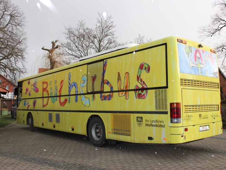 Schick von außen und von innen: Der Bücherbus im Landkreis. Foto: Bildungszentrum LK Wolfenbüttel 