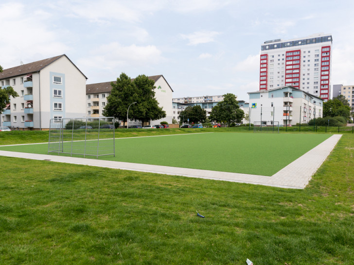 In Braunschweig wurden zwei Bolzplätze mit Kunstrasen ausgestattet. Foto: Stadt Braunschweig/ Daniela Nielsen