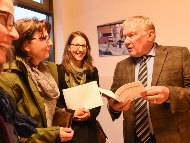 Lernen, so argumentiert Hans Wocken (rechts), findet im Austausch mit anderen statt. Foto: DRK Wolfenbüttel