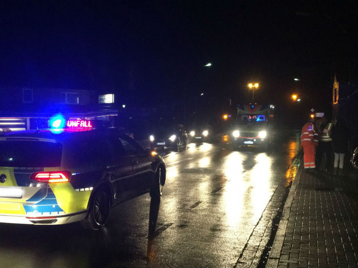 Ein 21-Jähriger rutschte mit seinem Kraftrad auf der nassen Fahrbahn weg. Foto: Frederick Becker