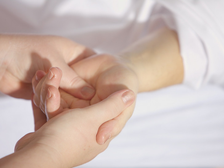 Eine gute palliative Versorgung zur Schmerzlinderung sind für alle Beteiligten ein wertschätzender Umgang in dieser kräftezehrenden Zeit. Symbolfoto: pixabay
