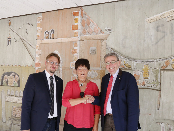 von links: Stadtbaurat Ivica Lukanic, Samtgemeindebürgermeisterin Regina Bollmeier und Bürgermeister Thomas Pink. Foto: Stadt Wolfenbüttel