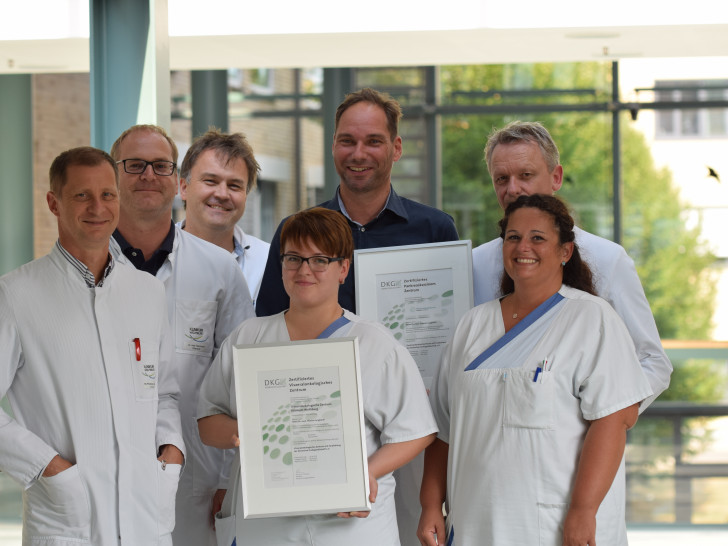 Dr. Thomas Jungbluth, Dr. Steffen Neumann, Prof. Dr. Ralf Czymek, Ariane Sommer, Prof. Dr. Nils Homann, Dr. Jens Harms und Comasia Raguso. Foto: Dörthe Ihlenburg