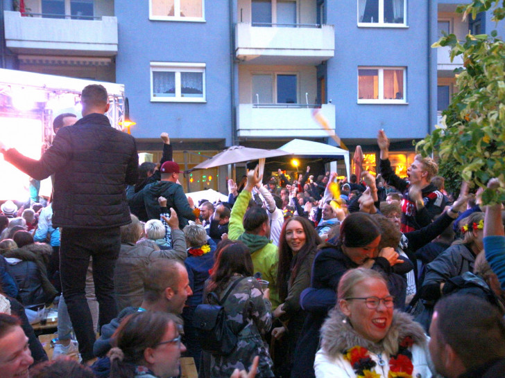 In Salzgitter wurde der Sieg der Deutschen Nationalmannschaft gefeiert. Fotos: Karliczek